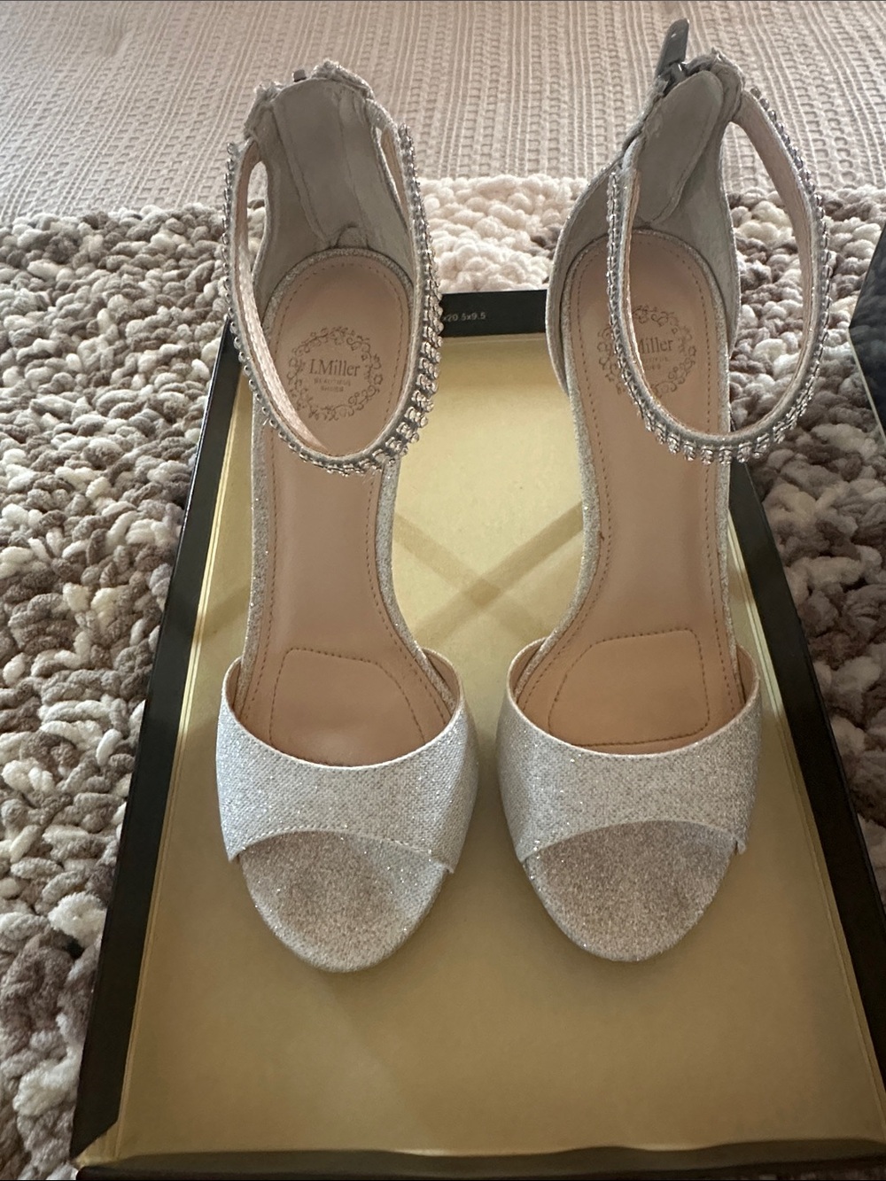 IM Reza Silver Bliss dress shoes in size a6M in original box